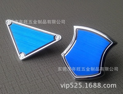 東莞市年旺五金制品 專業(yè)訂做服裝銅標(biāo)牌、合金裝飾標(biāo)牌，量在優(yōu)先